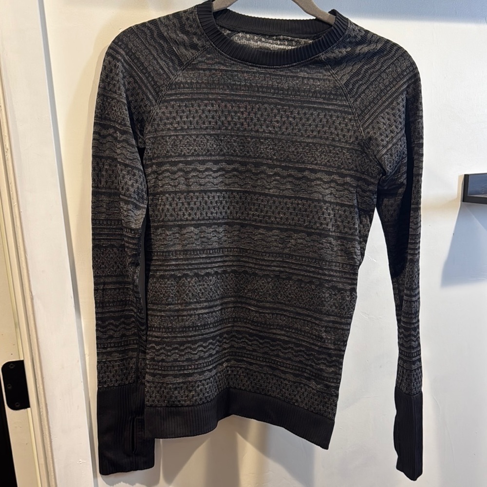 Lululemon Athletica Rest Leas Black Patterned long Sleeve Tee